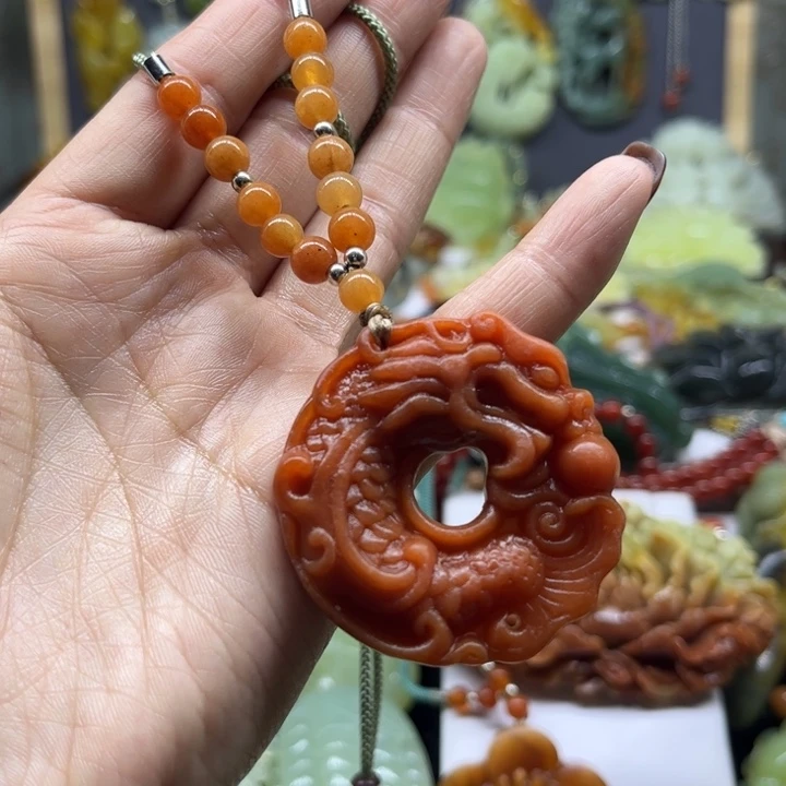 蛇纹石玉未镶嵌颈饰