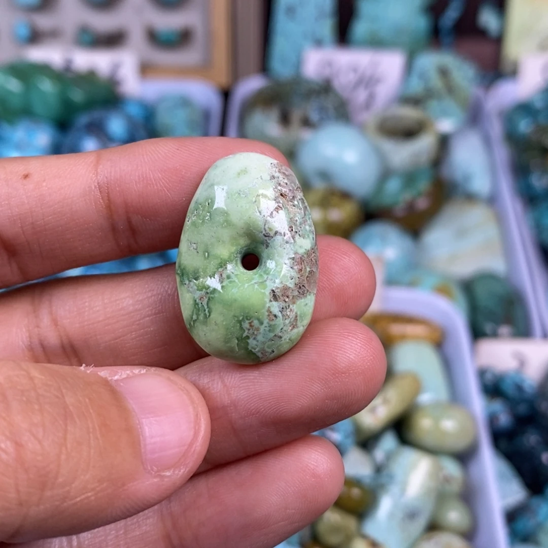 绿松石未镶嵌颈饰