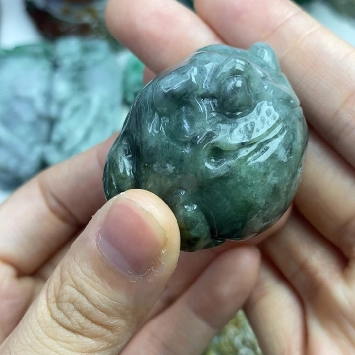 颈饰未镶嵌翡翠吊坠