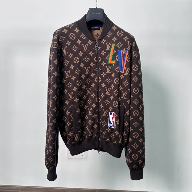95新 LouisVuitton/路易威登 M码 LV&NBA联名款毛衣夹克外套