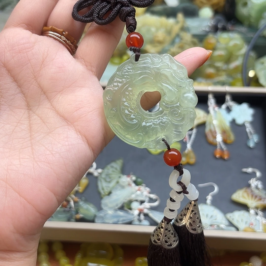 蛇纹石玉未镶嵌吊坠