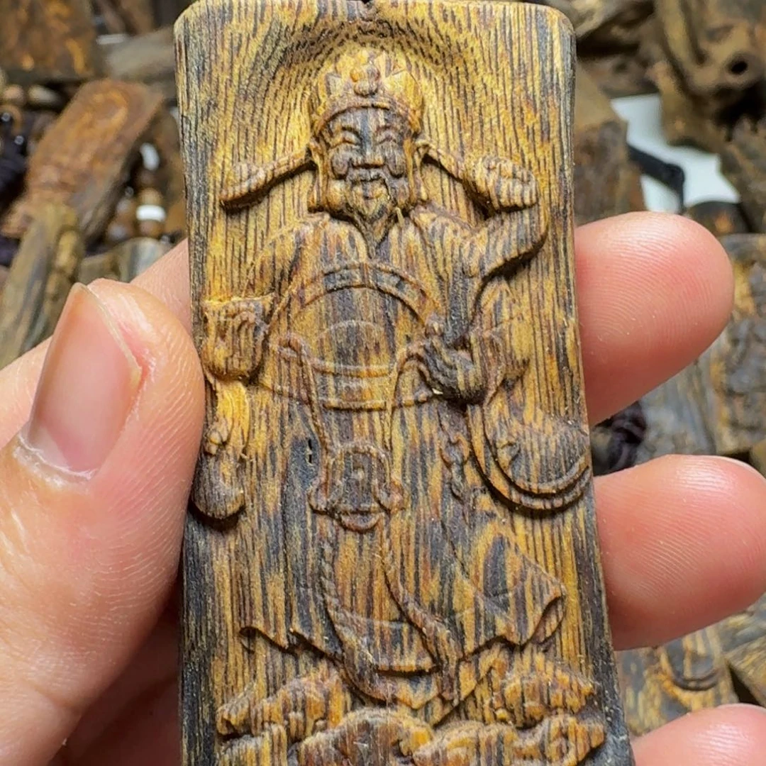 沉香碎屑沉香白棋雕刻牌老料14克