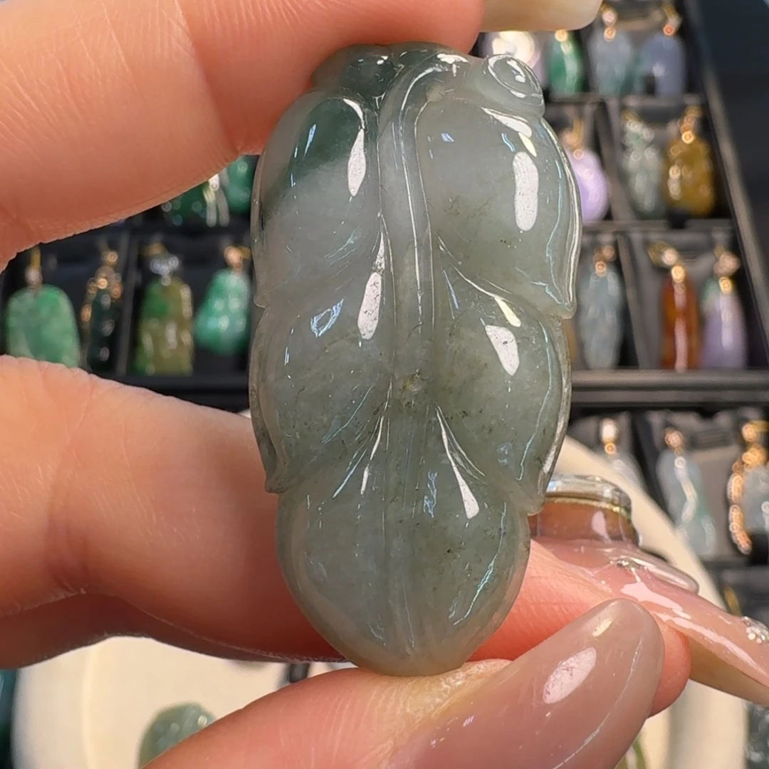 翡翠未镶嵌颈饰叶子