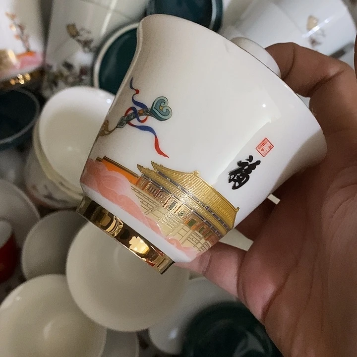 陶瓷艺术品及陶瓷壶
