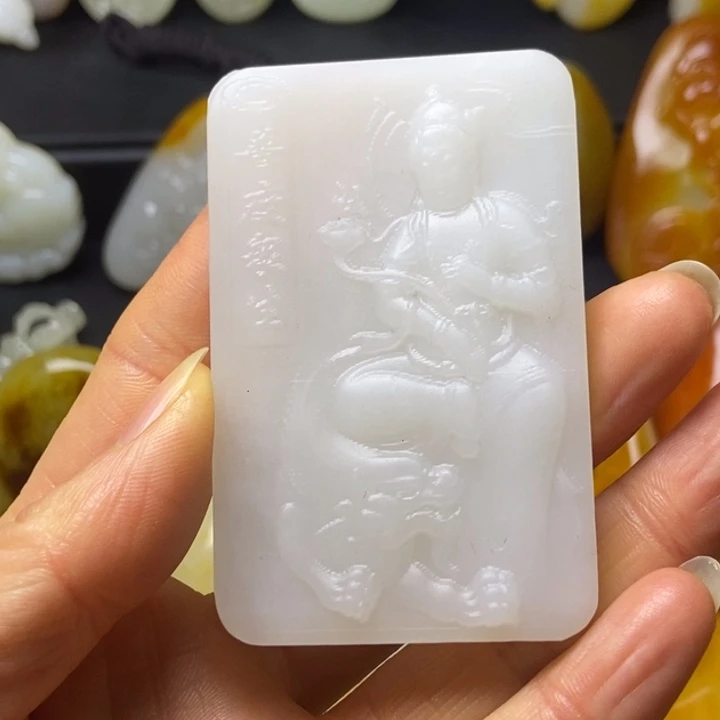 何***意和田玉（青玉）未镶嵌颈饰
