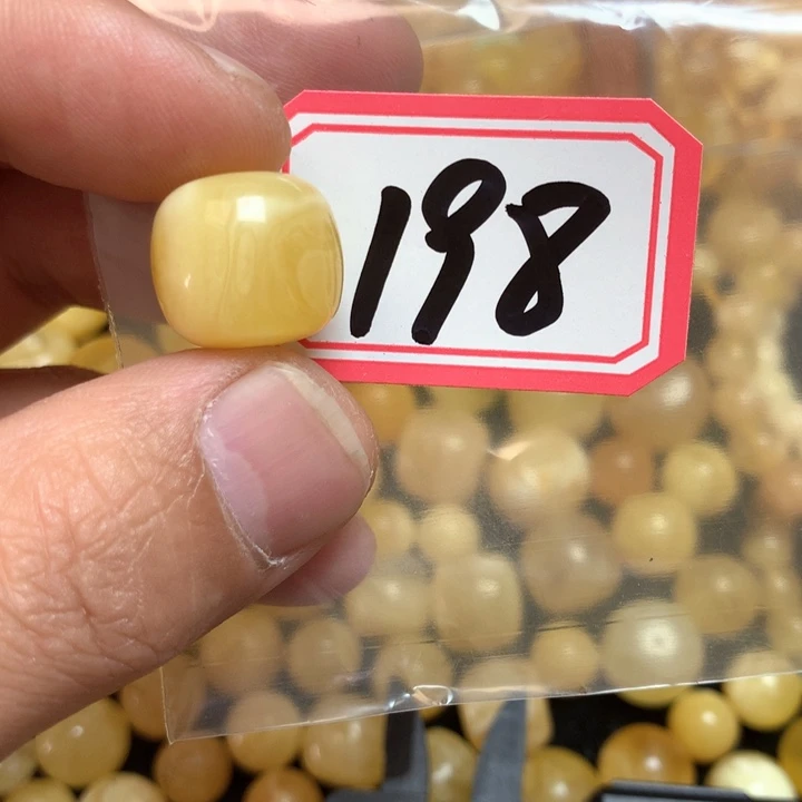琥珀未镶嵌珠宝奇石15.5