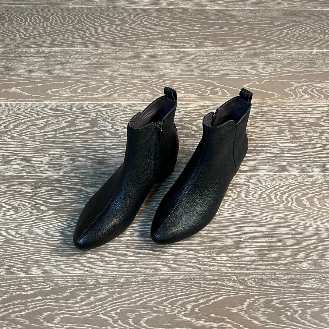 4.5CM头层羊皮短靴粗跟冬法式时装靴尖头秋冬胶粘时尚短筒女鞋