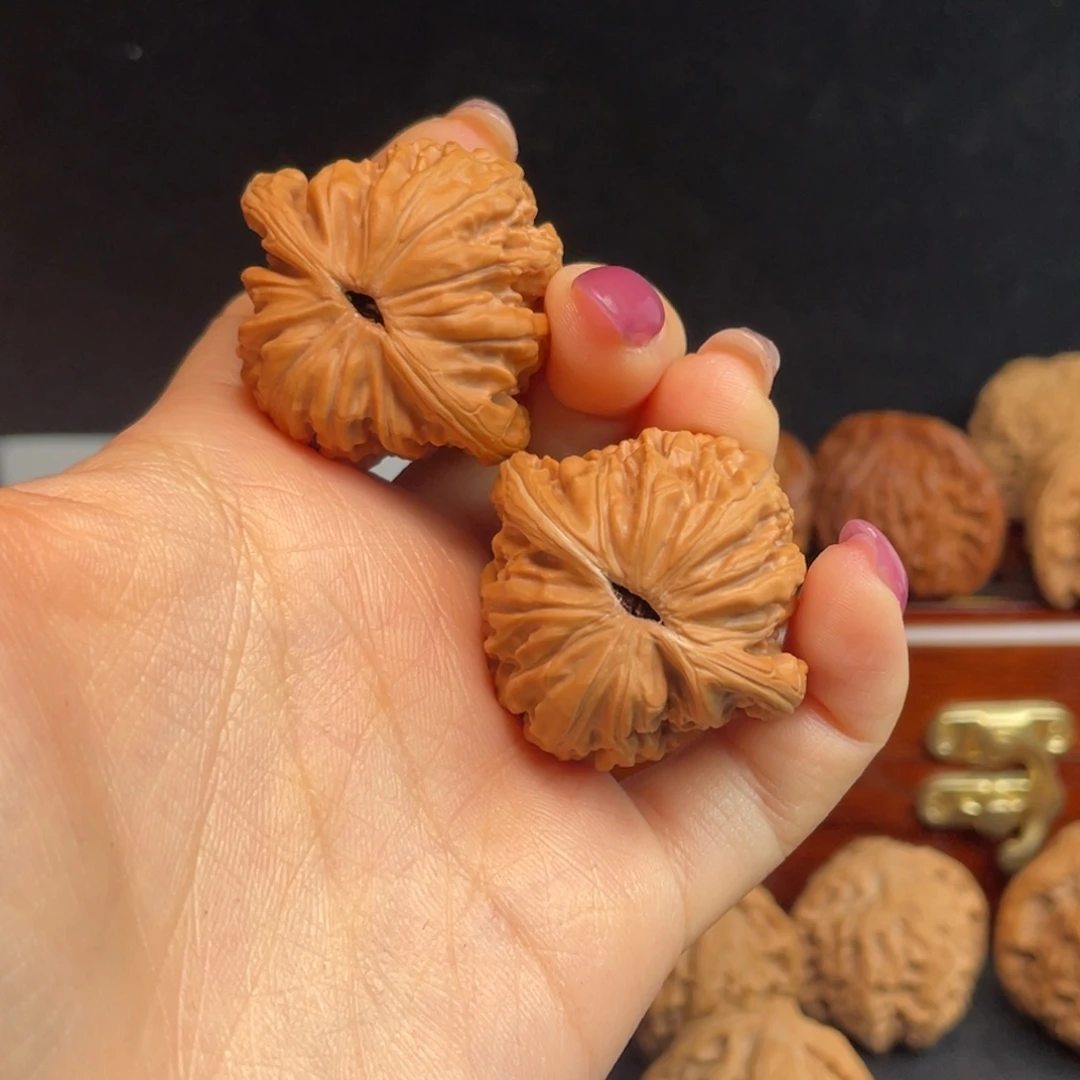 九***8文玩核桃吊坠汉高楼35尺