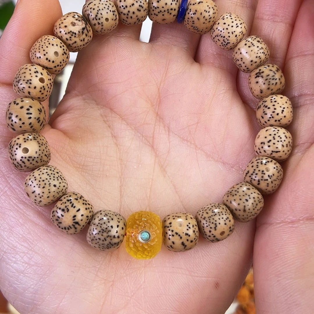 琥珀珠宝奇石未镶嵌，