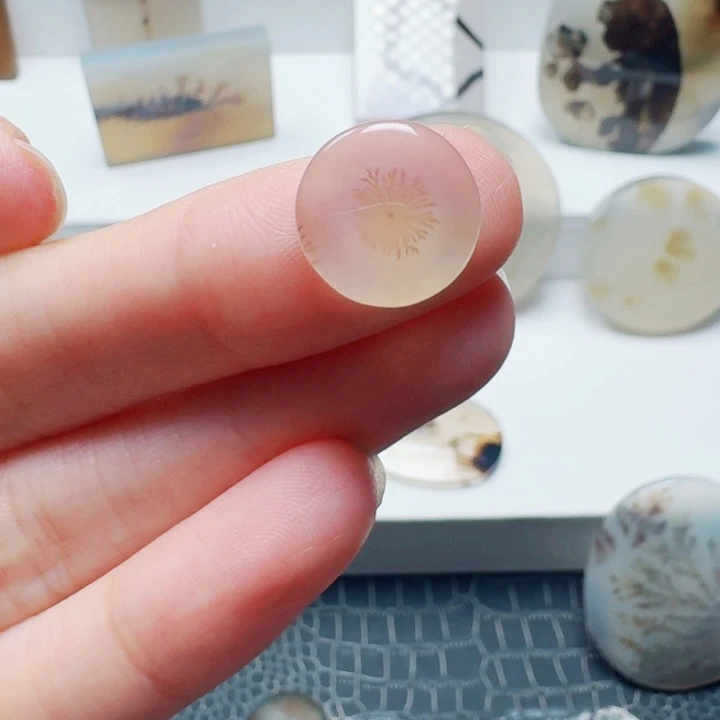 玛瑙/玉髓未镶嵌珠宝奇石