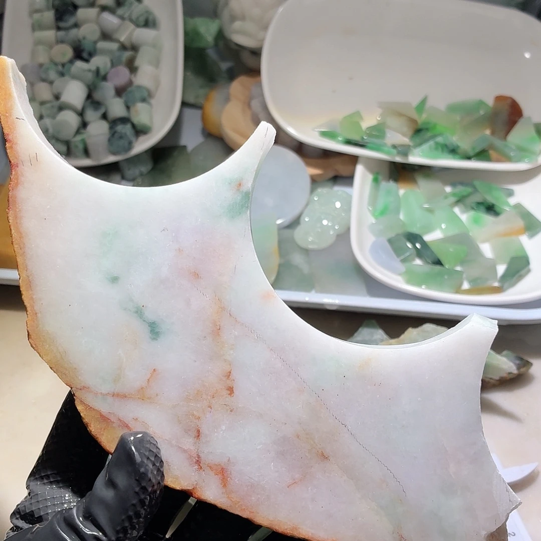 颈饰未镶嵌翡翠边角料