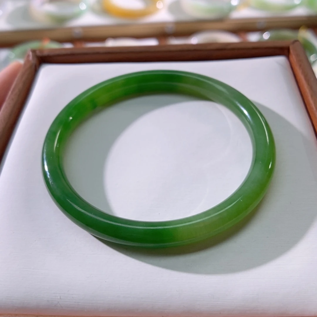 【闪购商品】未镶嵌手镯和田玉（碧玉）