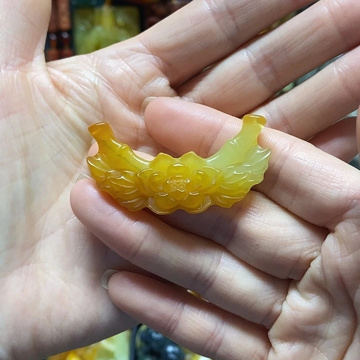 岫玉未镶嵌吊坠(赠链)