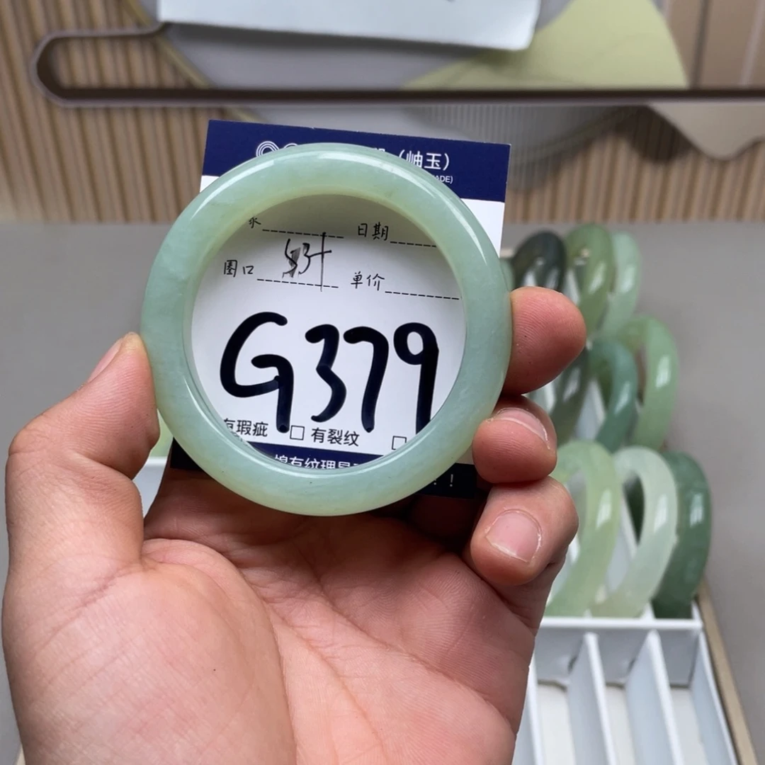 岫玉手镯手镯未镶嵌