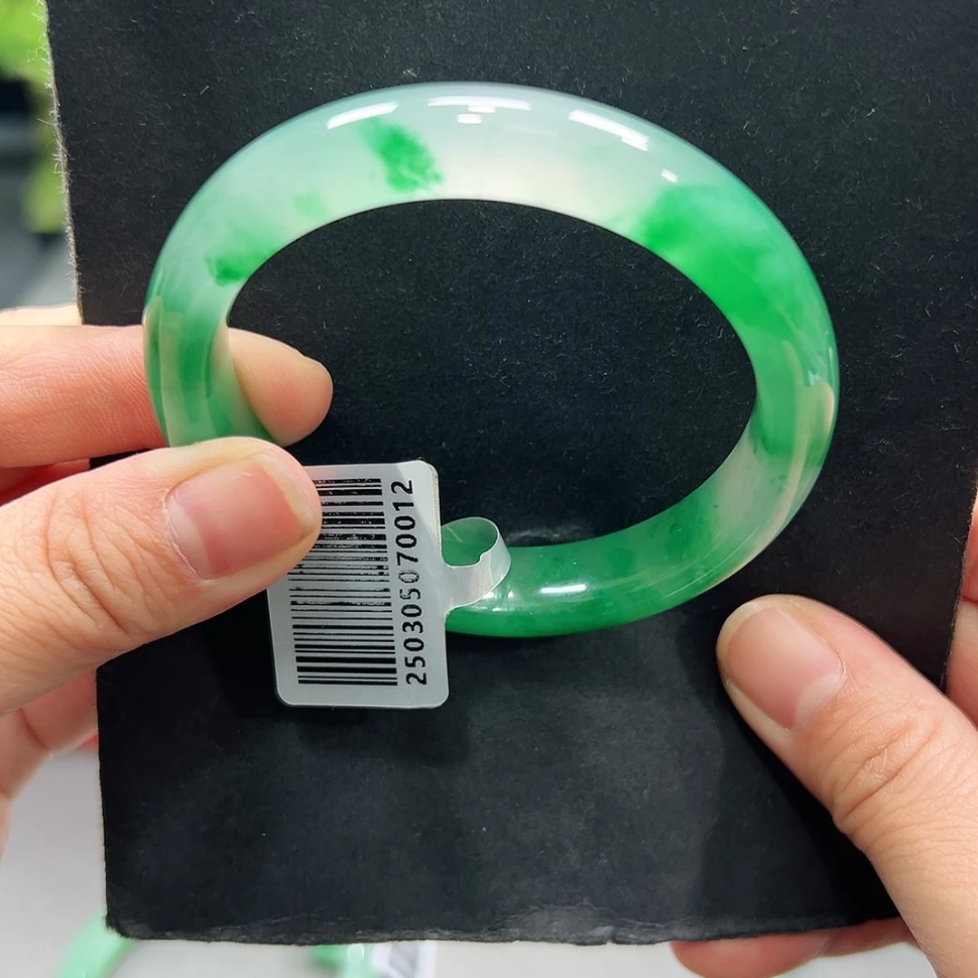 听****石英质玉未镶嵌手镯