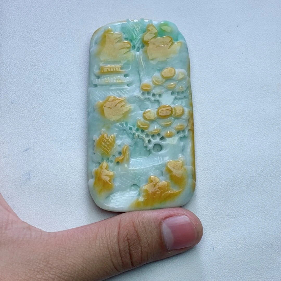 翡翠未镶嵌颈饰山水