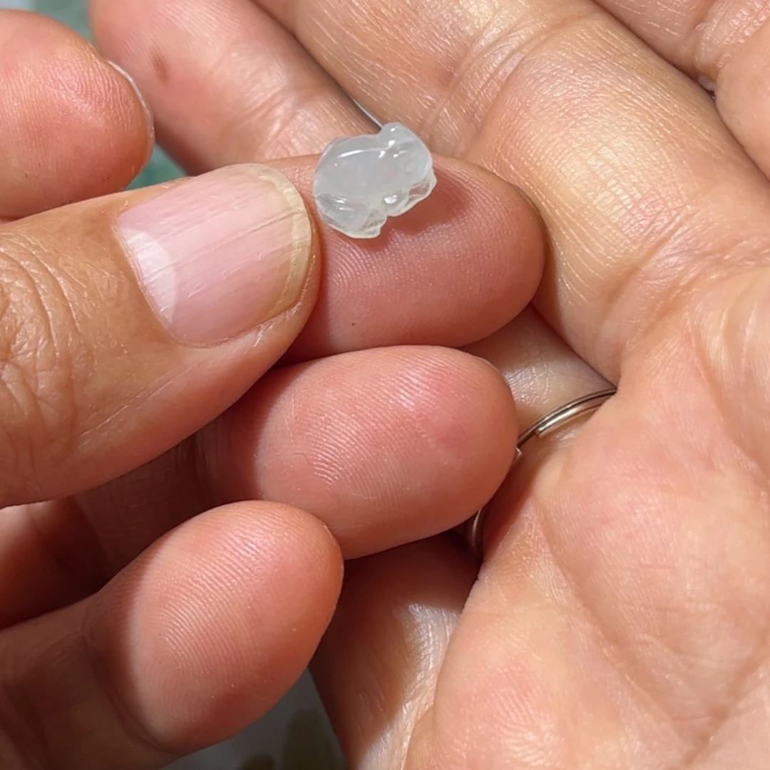 翡翠未镶嵌颈饰青蛙