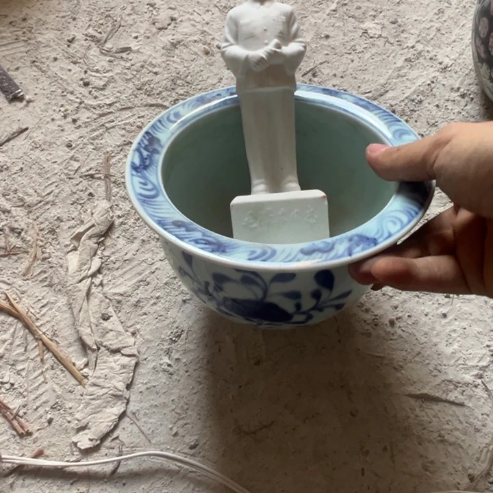 有****谢手绘花盆一个（瑕疵 ）加人像