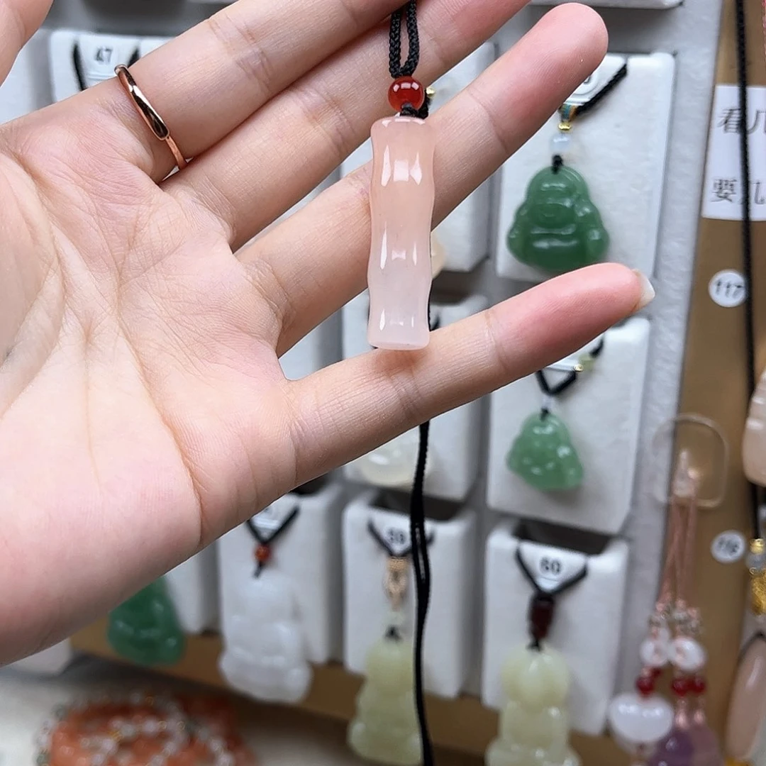 颈饰未镶嵌石英质玉
