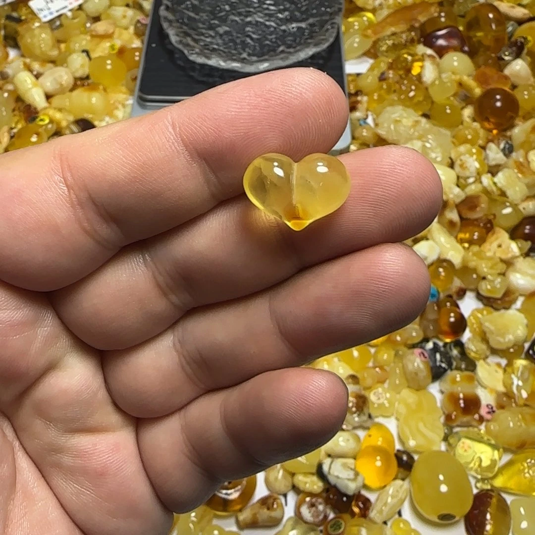 琥珀未镶嵌裸石1.08克