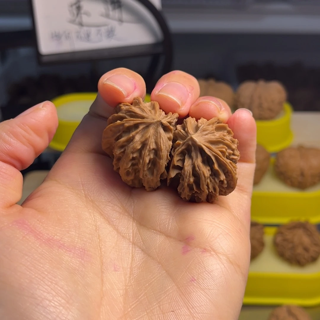 文玩核桃吊坠岐山半壁