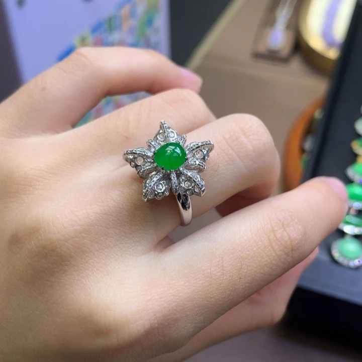 翡翠18K金镶嵌颈饰翡翠