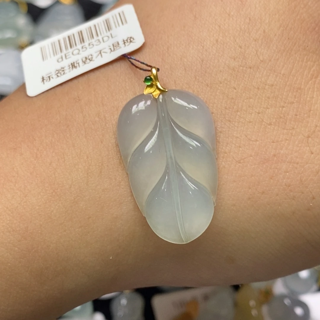 翡翠18K金镶嵌颈饰叶子