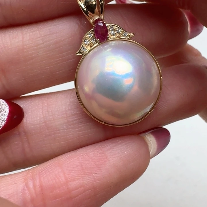 拼合珍珠（马贝珠）颈饰18K金镶嵌