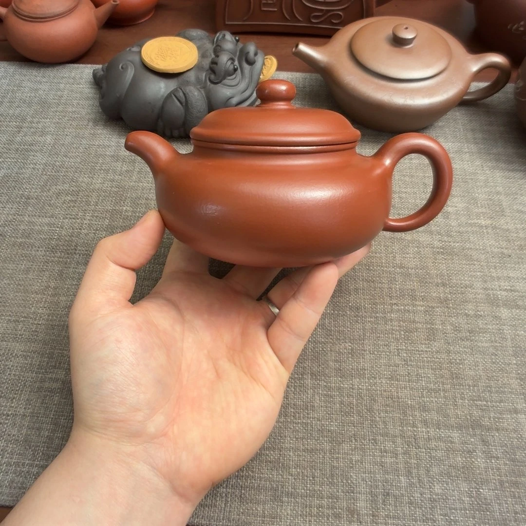 茶壶紫砂精工半手扁腹壶（有瑕疵）