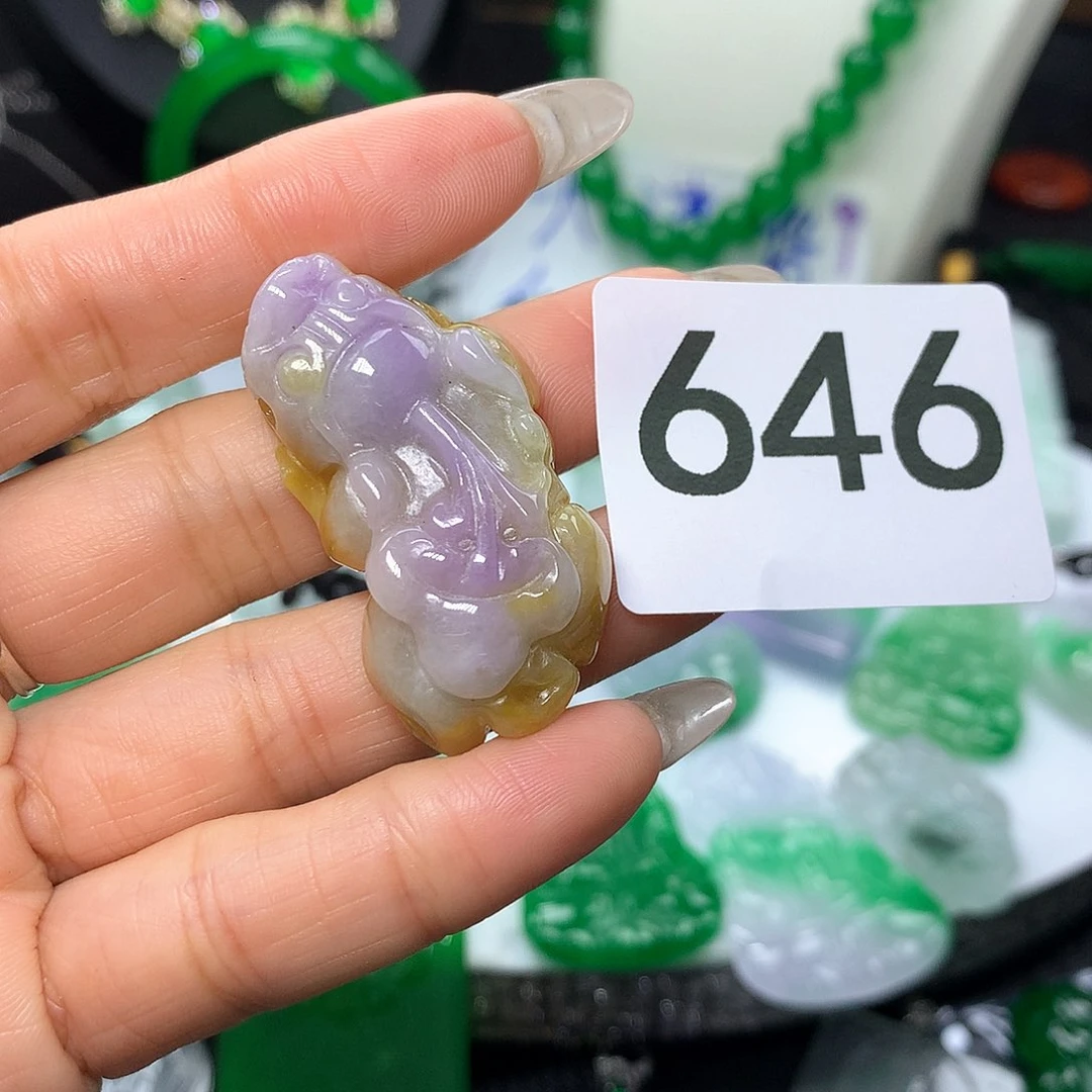 翡翠吊坠(赠链)未镶嵌