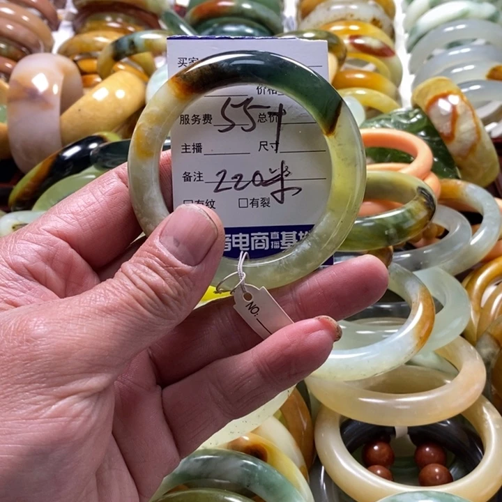 未镶嵌透闪石-蛇纹石玉手镯