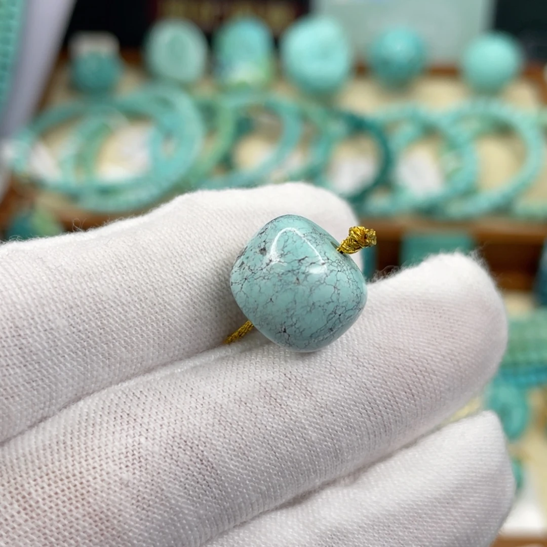 绿松石未镶嵌挂件