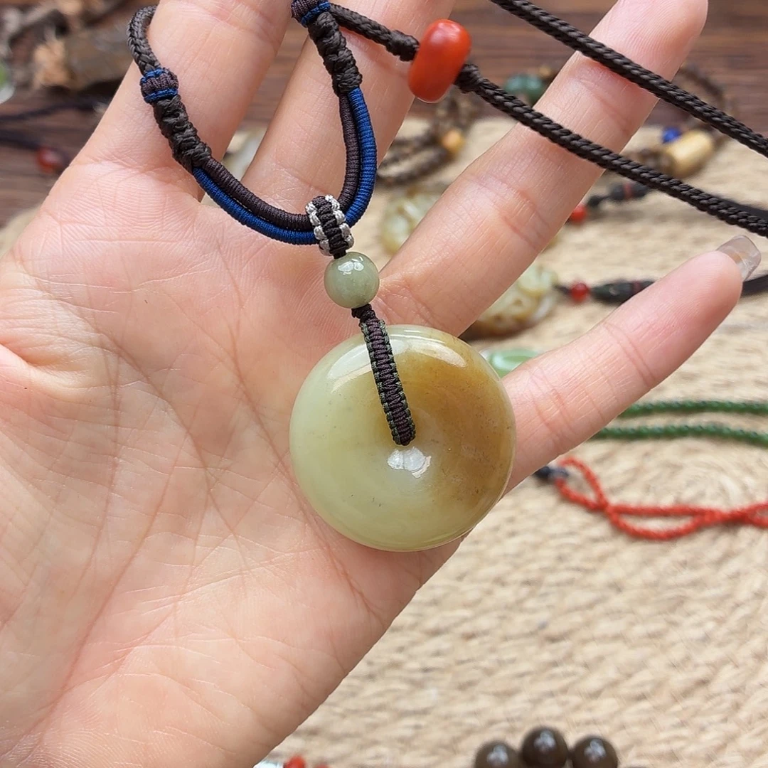 昌***家和田玉（糖玉）未镶嵌颈饰