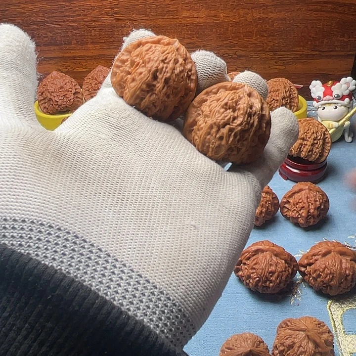 L***n把件文玩核桃38三角白