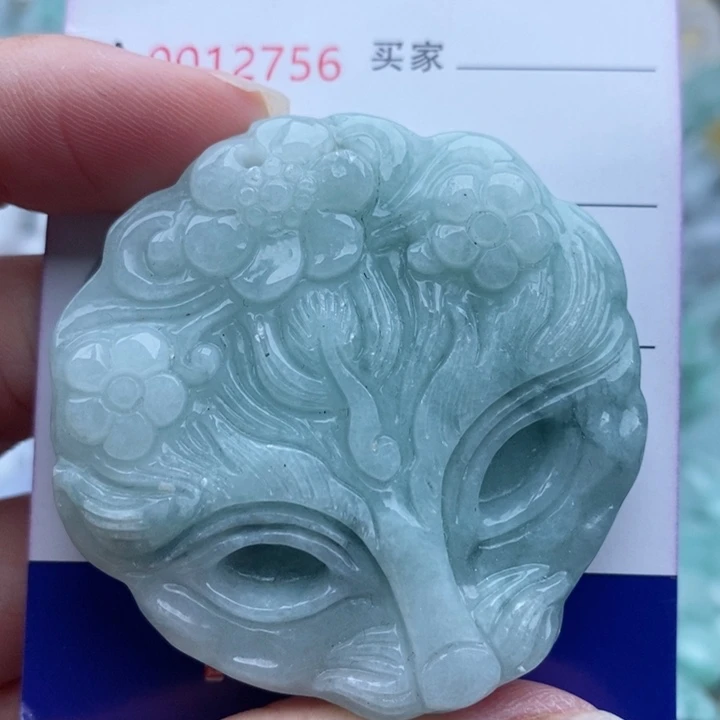 翡翠未镶嵌颈饰一
