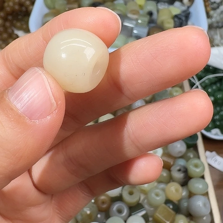 a***c和田玉未镶嵌颈饰