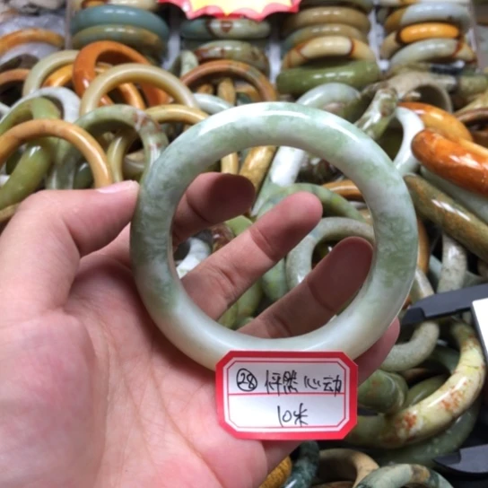 未镶嵌蛇纹石玉手镯怦***?