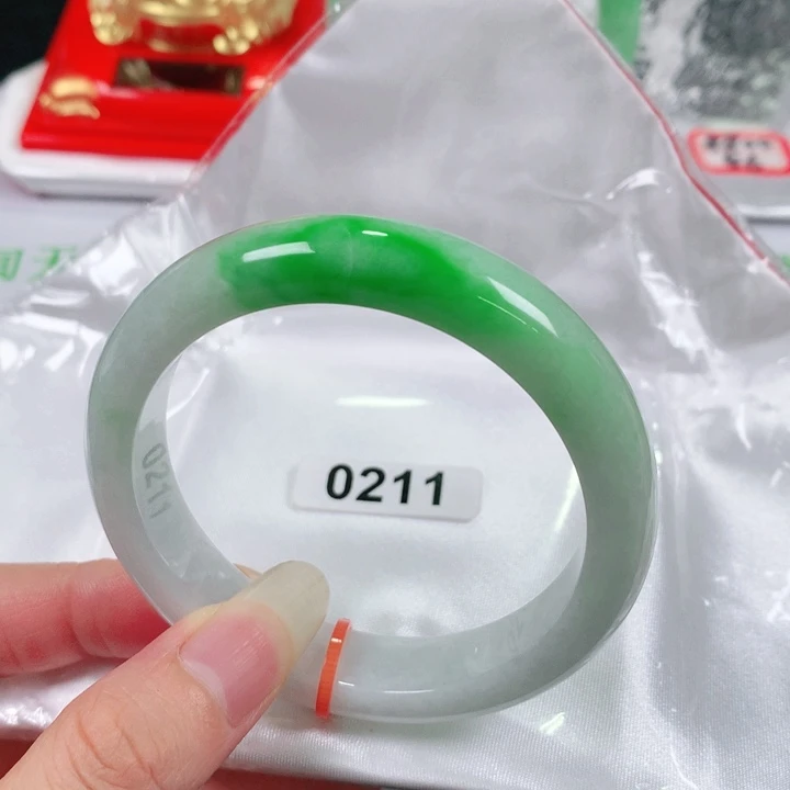 翡翠手镯未镶嵌   编号0211 正圈56