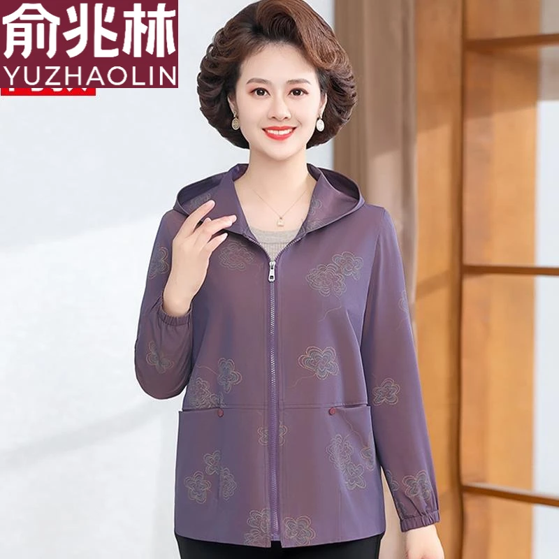 俞兆林中老年风衣女短款上衣连帽小个子妈妈春秋装外套女新款