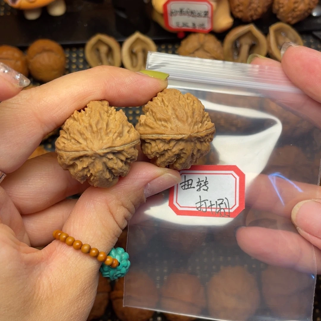 扭***.文玩核桃吊坠30尺全品矮桩小白狮子