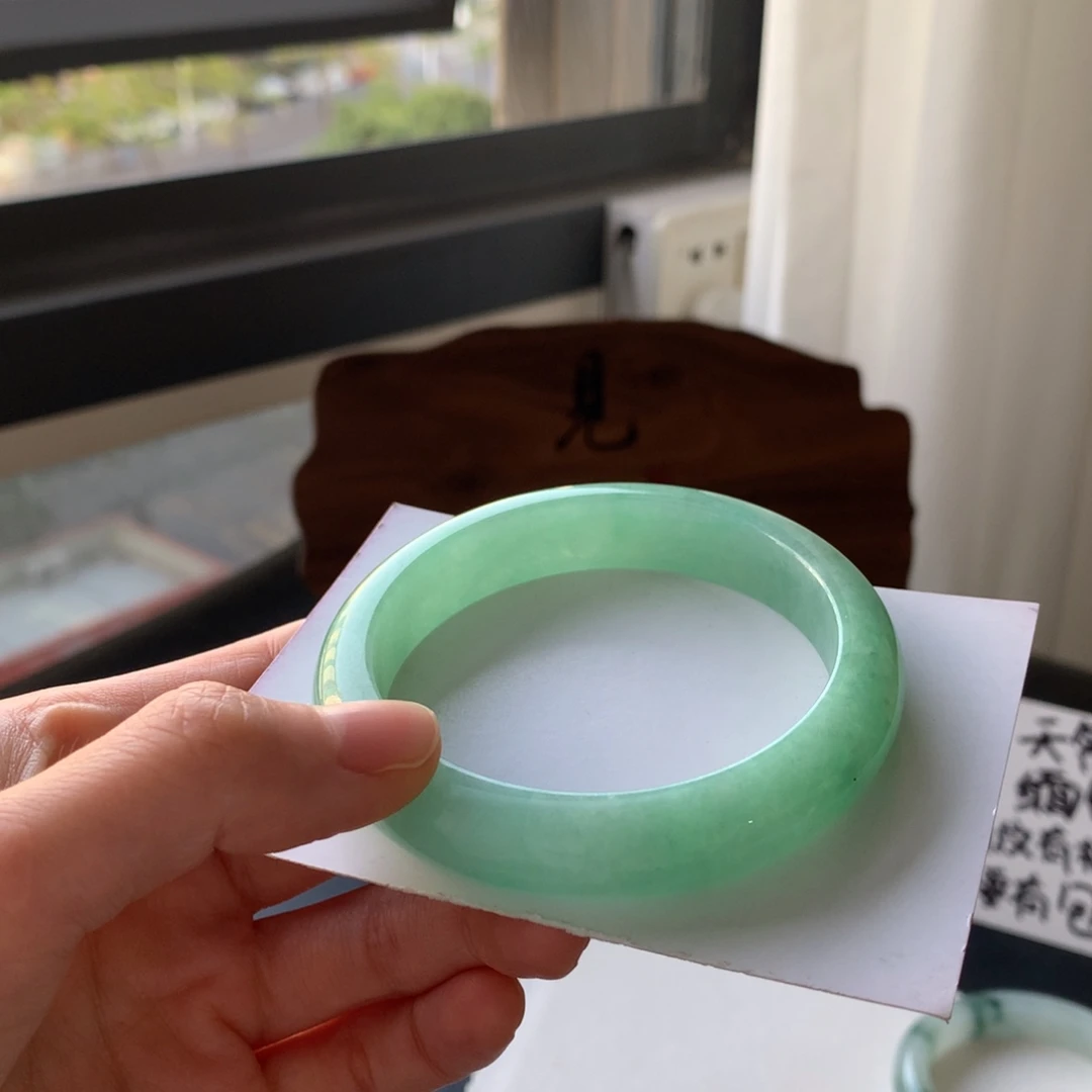 翡翠未镶嵌手镯56.6正圈