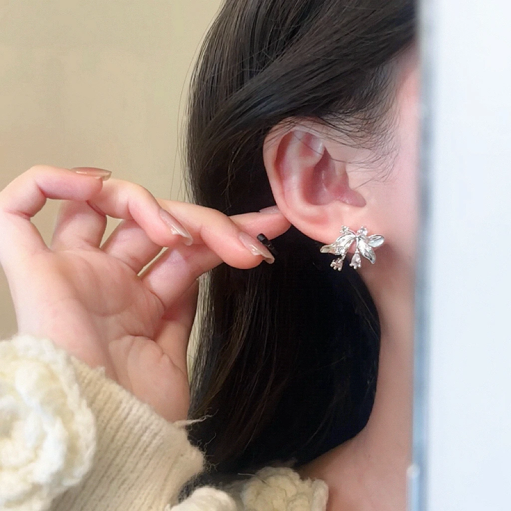 铜合金耳饰 秋冬耳环银色鸢尾花耳钉秋冬百搭精致耳饰品