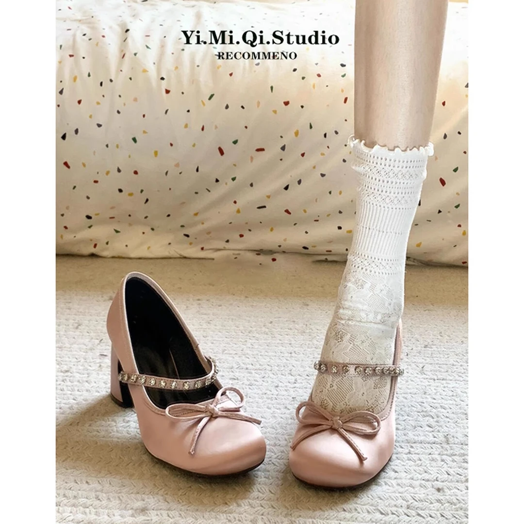 25年新款粗跟法式绸缎小皮鞋水钻一字带圆头俏皮高跟鞋少女复古