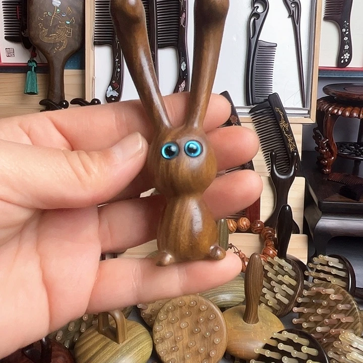 交趾黄檀（大红酸枝）绿檀木小兔子按摩梳子