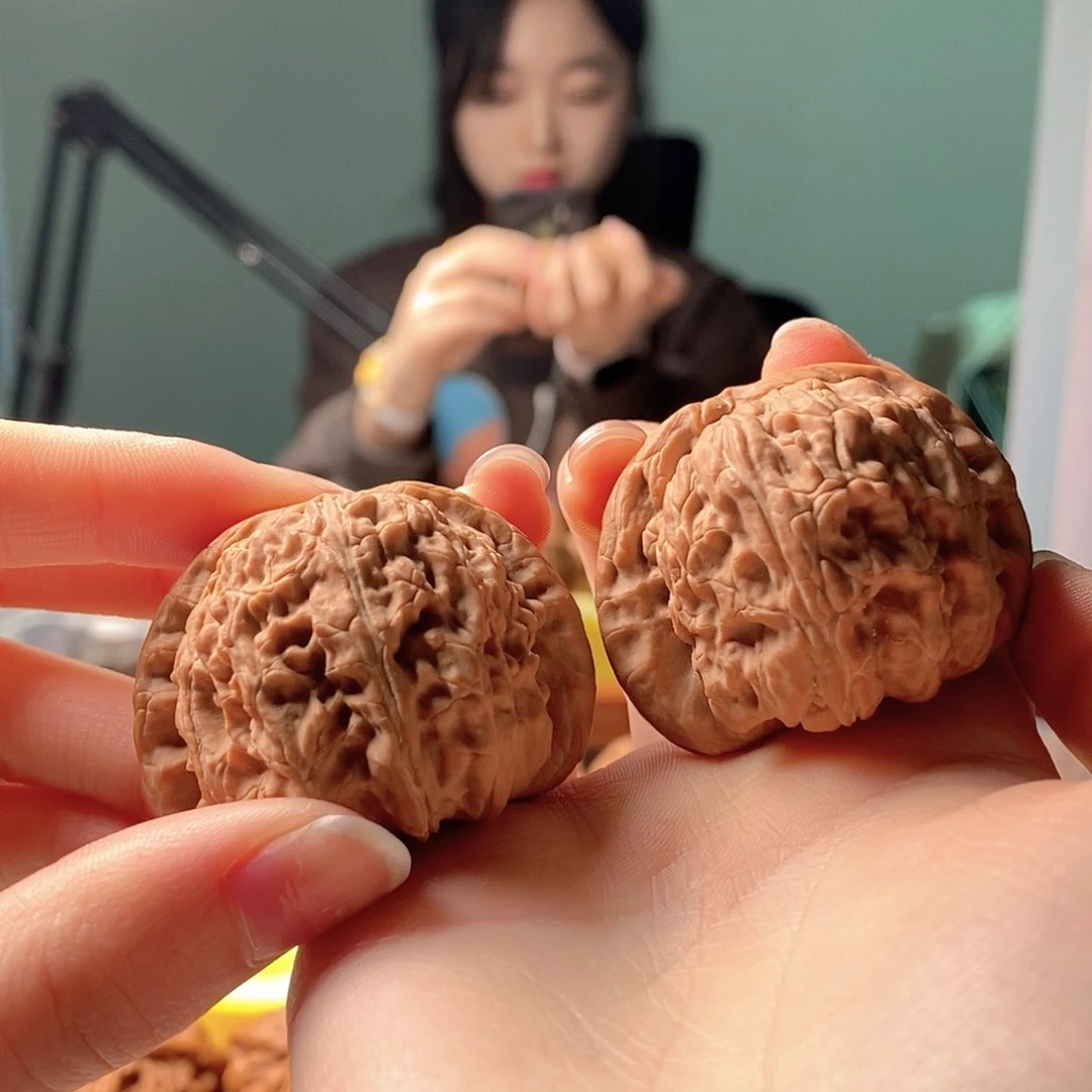 文玩核桃吊坠小*王白狮子