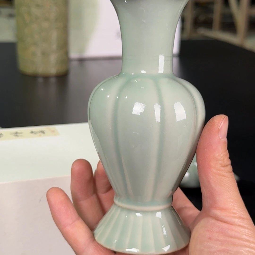 微瑕  花口瓶  仰山品物