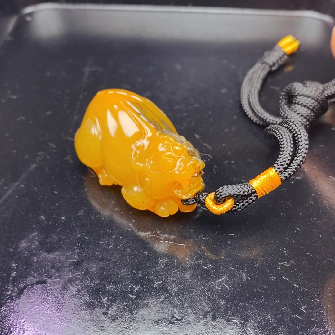 石英质玉（黄龙玉）未镶嵌颈饰