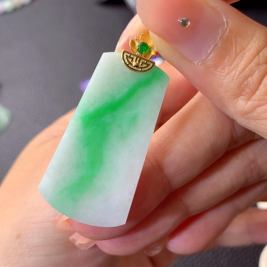 【闪购商品】翡翠18K金镶嵌吊坠(赠链)