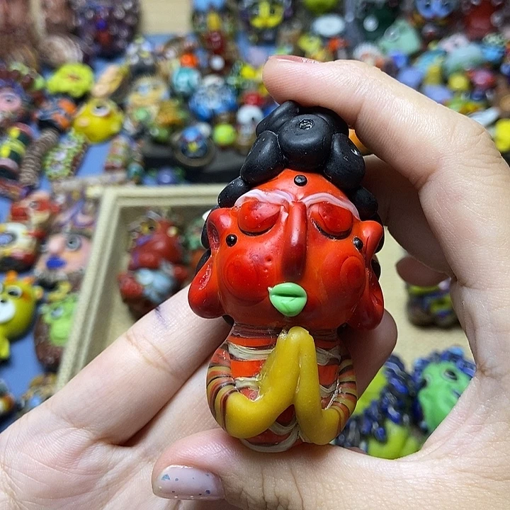 颈饰琉璃红色佛头050