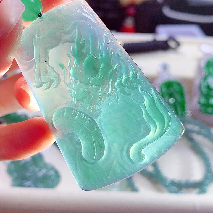 翡翠颈饰未镶嵌天然